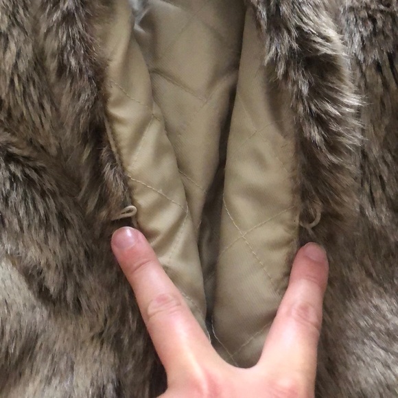 Banana Republic Faux Fur Vest - Picture 7 of 11